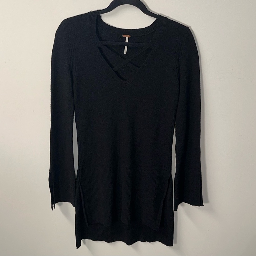 FREE PEOPLE women's hi-lo criss cross front knit sweater with slit sleeves, S.